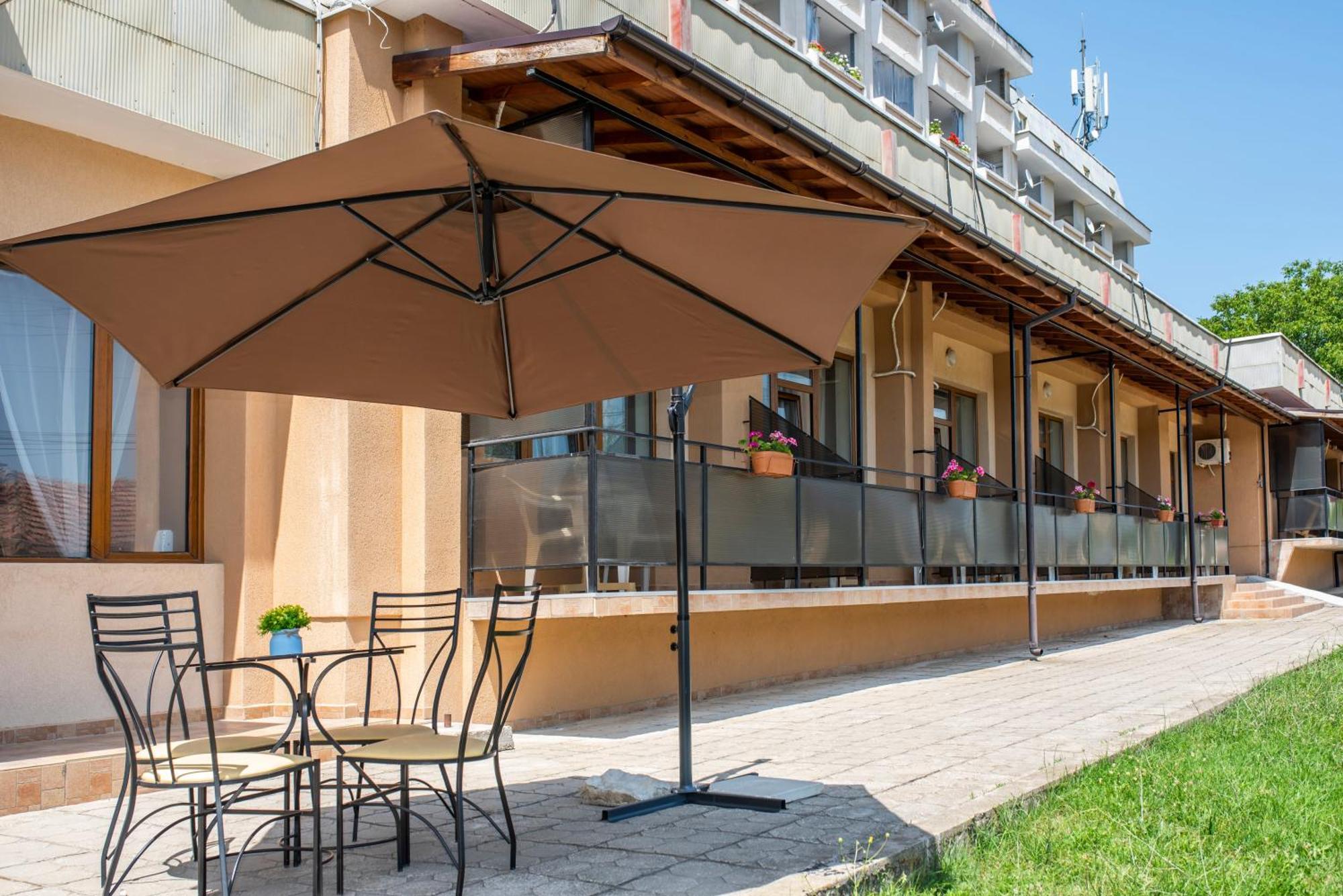 Комплекс Плавис Trjawna Exterior foto